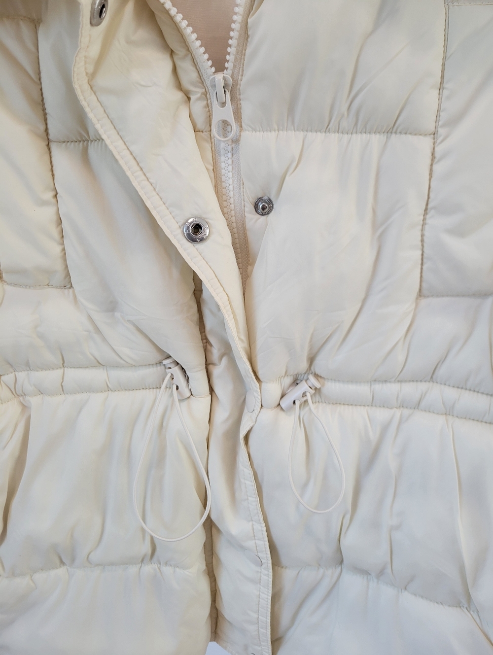 Love Tree Women’s S Cream Puffer Vest Cinch Waist Zip Snap Cozy Minimalist - Picture 3 of 5